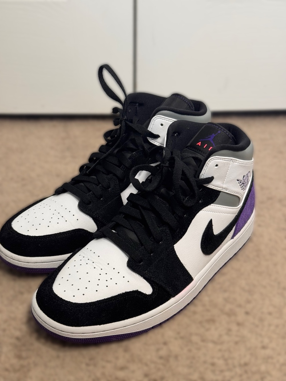 Air Jordan 1 Mid SE Court Purple Black White Mens Sz 12
